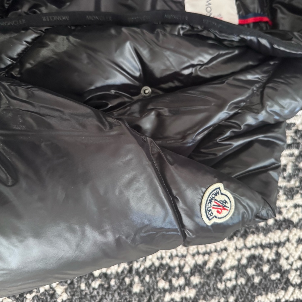 Moncler Glossy Black Puffer Jacket
Cotonniere Down Padded 
Moncler size 2